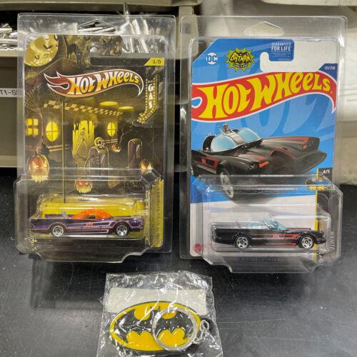 Hot Wheels Batmobile 2012 Happy Halloween 1966 TV Series Batmobile. with Extras