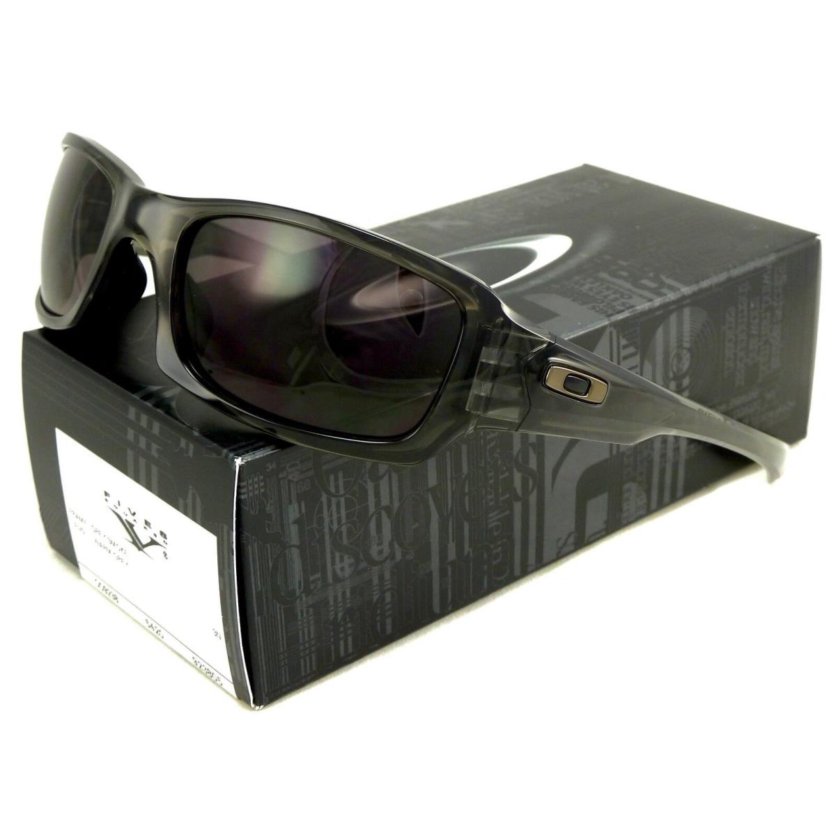 Oakley Fives Squared Sunglasses Grey Smoke l Warm Grey OO9238-05 - Frame: Smoke Grey, Lens: Warm Grey