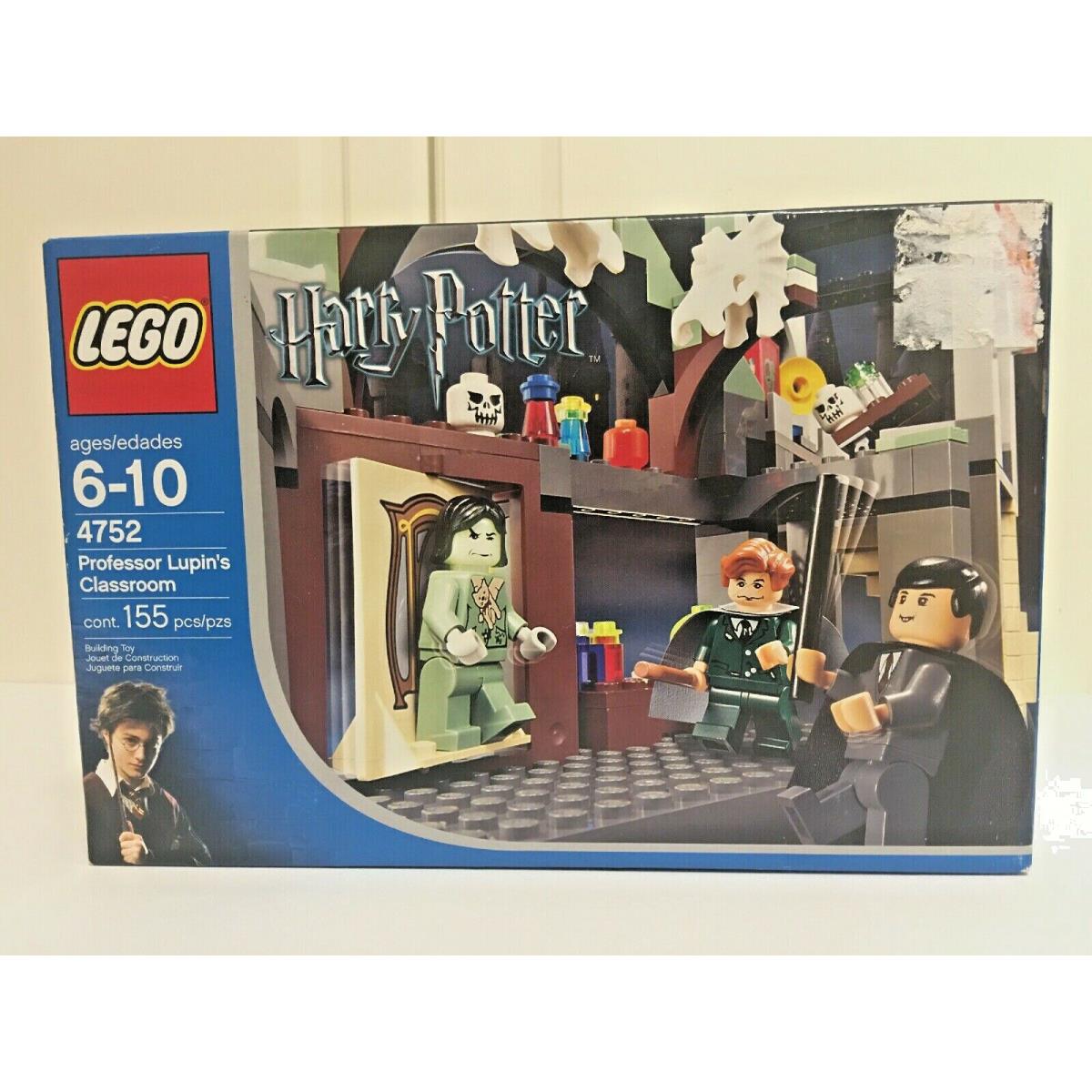 Lego 4752 Harry Potter Professor Lupin`s Classroom 2004