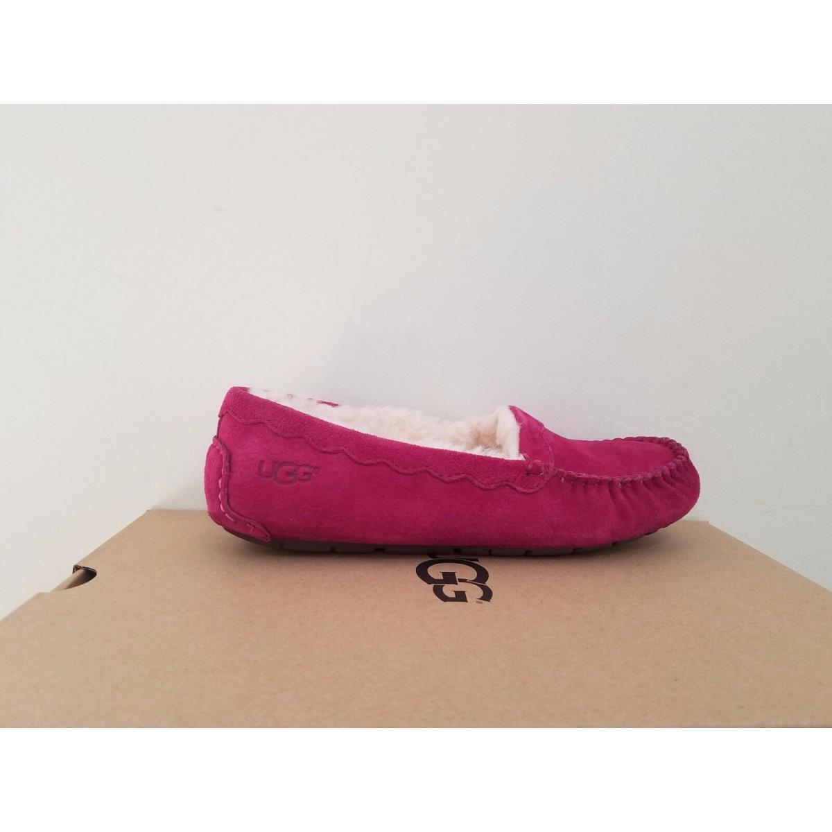 Ugg Australia Womens Scalloped Moccasin Size 6