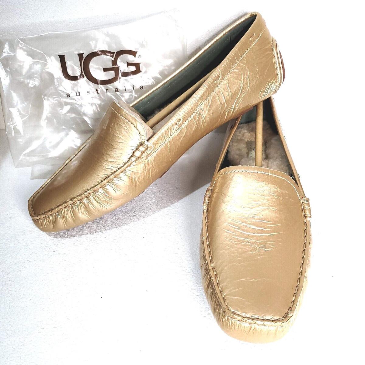 Ugg Australia Sightsee Driving Mocs 9 Classic Gold Crinkle Patent Loafers