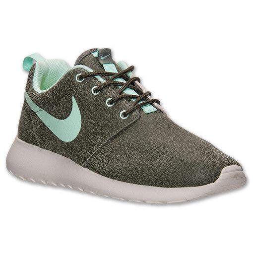 Women`s Nike Rosherun Print Size 6 599432-330 Iron Green/green Khaki - Green