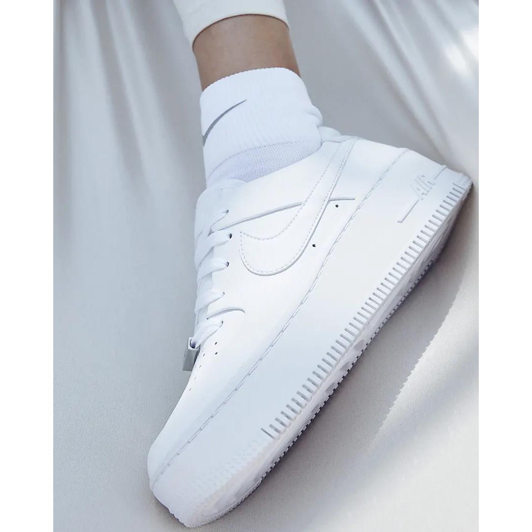 Women s Size 10.5 men 9 Nike Air Force 1 Sage Low Triple White AR5338 100 11 SporTipTop