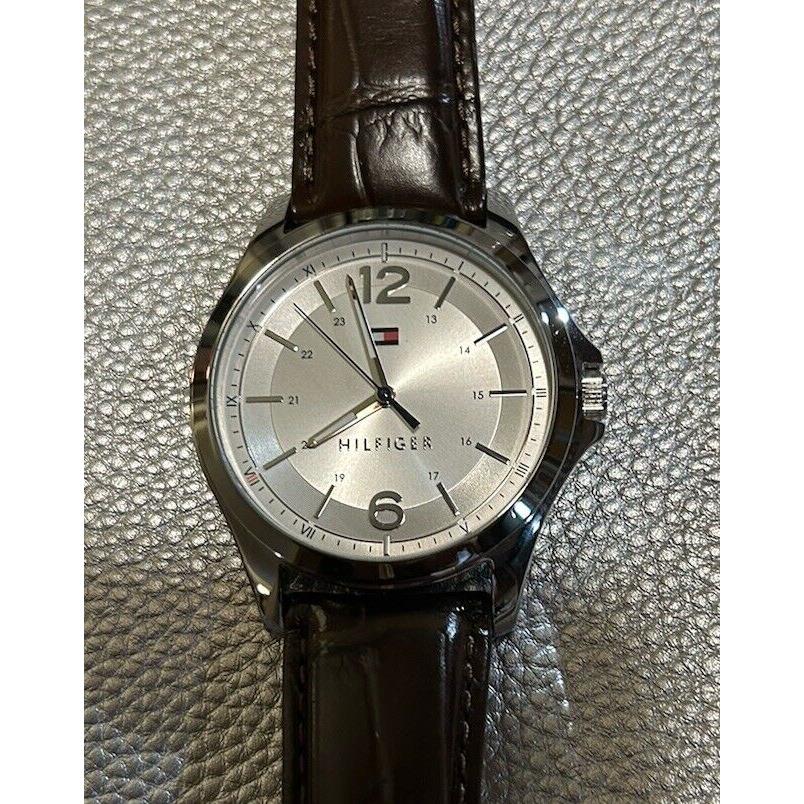 Tommy Hilfiger Watch with 44mm Silver Face Darkbrown Textured Leather Band