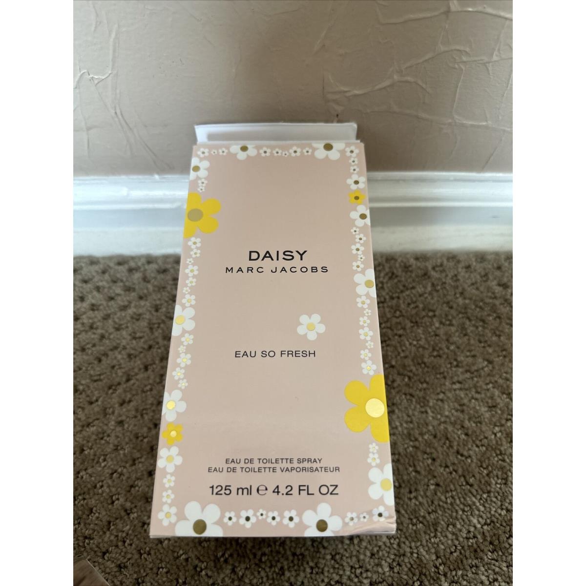 Daisy Eau So Fresh by Marc Jacobs Edt Spray 4.2 Oz Badge Code 2243