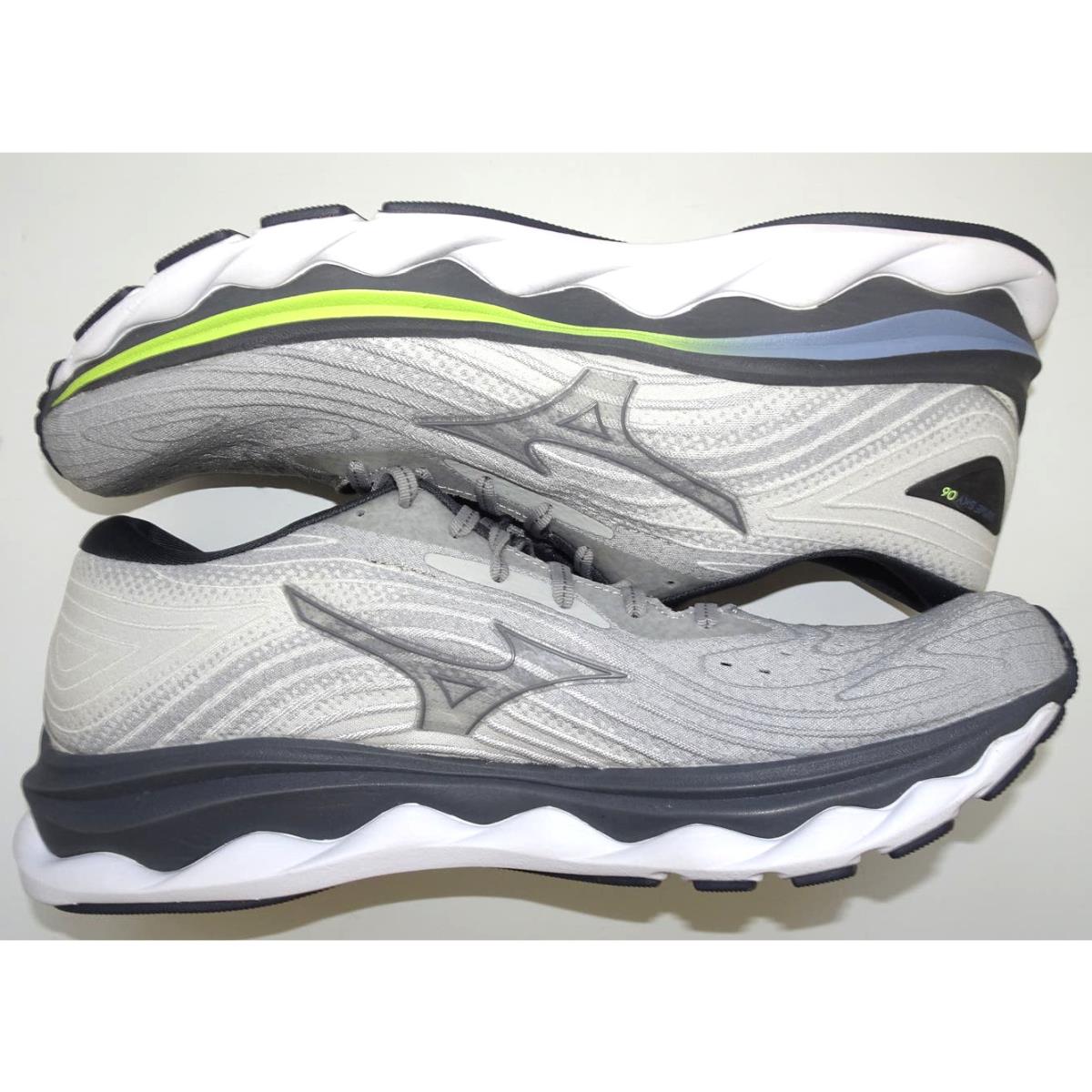 Mizuno Women`s Wave Sky 6 Running Shoe Size 12