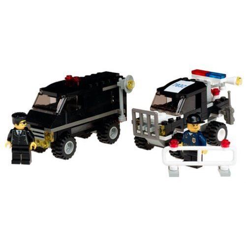 Police 4WD and Undercover Van Lego World City: Police 7032