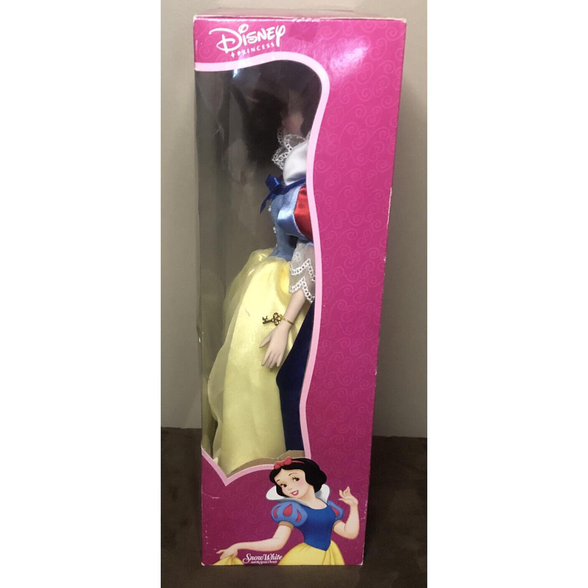 Disney Snow White 2002 Porcelain Keepsake Doll Brass Key Collectibles 16