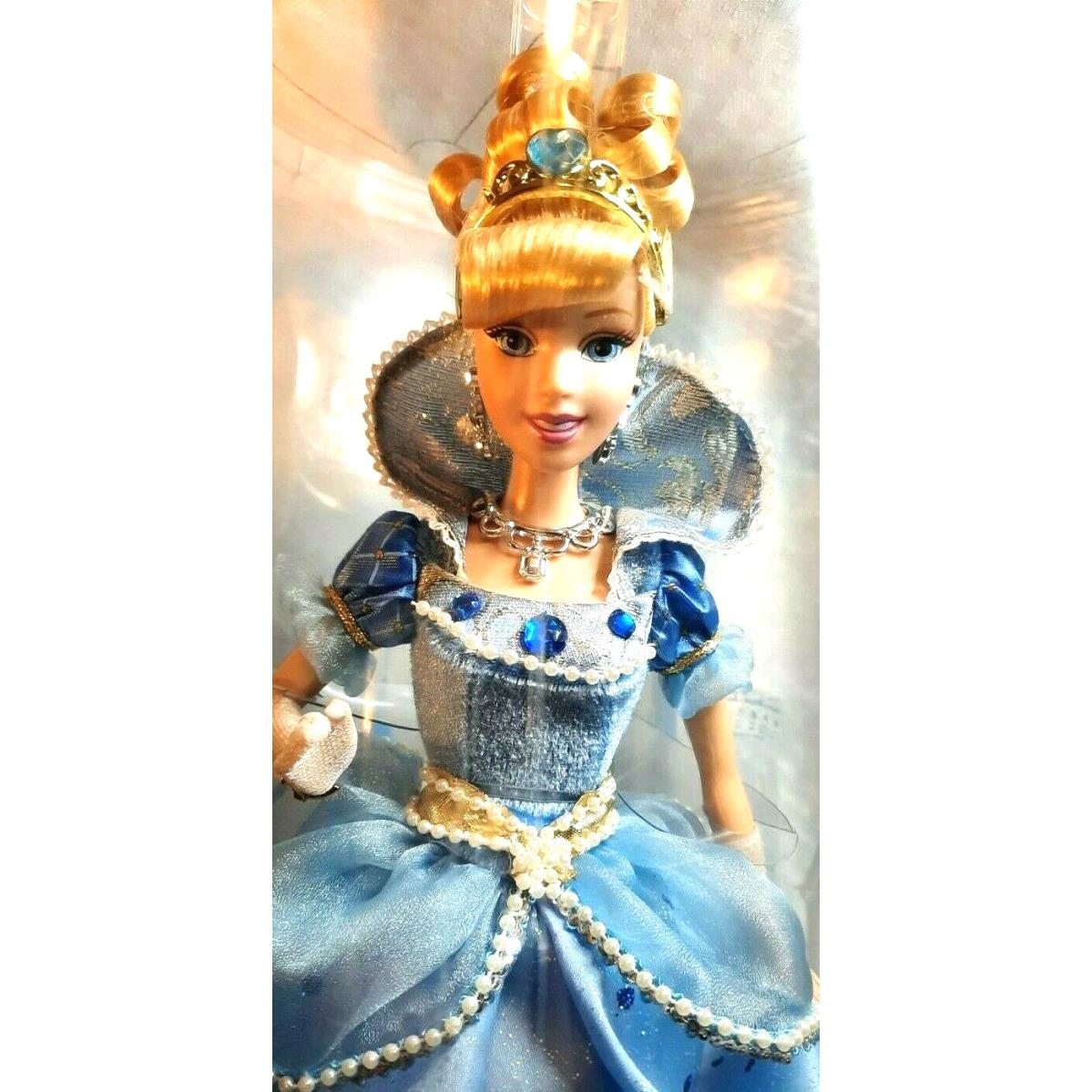 Cinderella Musical Majesty Doll -spins and Plays Music - Vintage Disney 2008