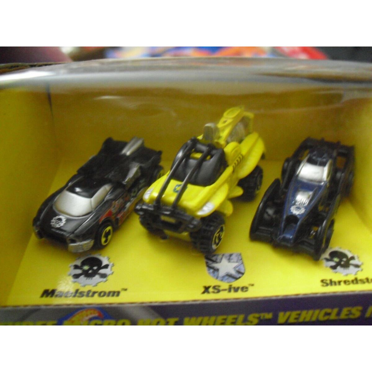 2002 Hot Wheels Atomix 7 Scrap Yard Micro Car Play Set 21040