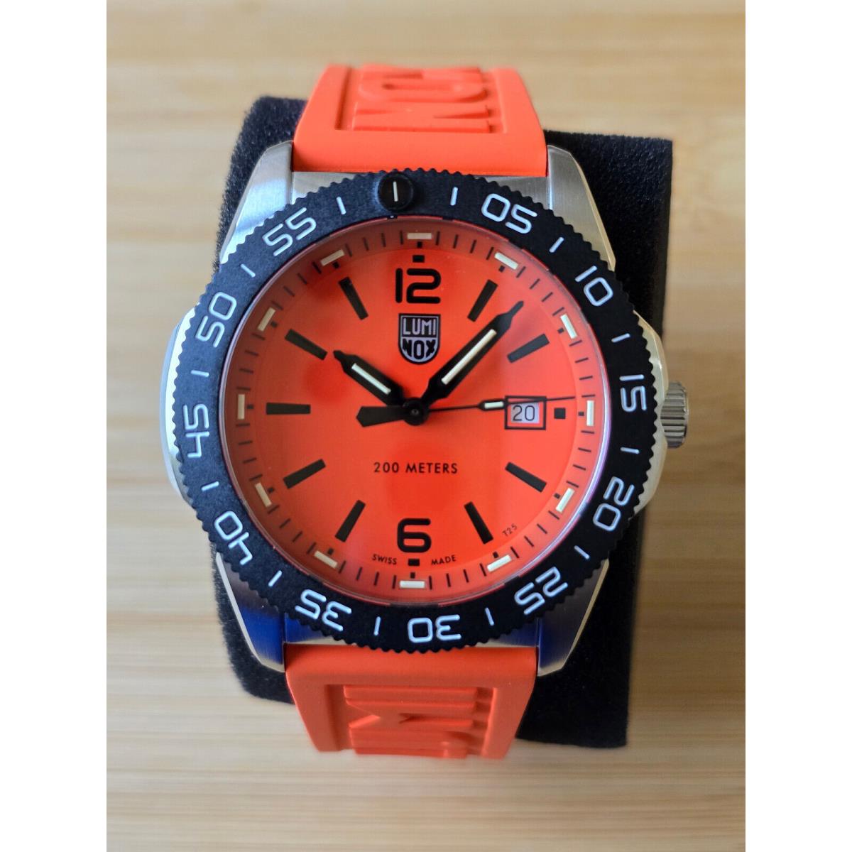 Luminox Pacific Diver Sapphire Orange Dial XS.3129 Date Men`s Diver Watch