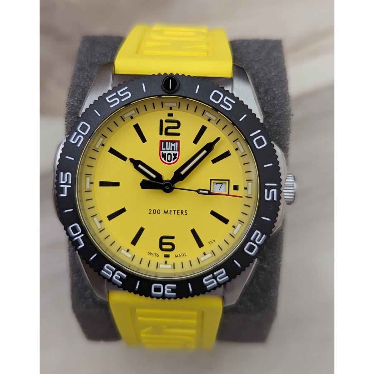 Luminox Pacific Diver Sapphire Yellow Dial XS.3125 Date Men`s Diver Watch