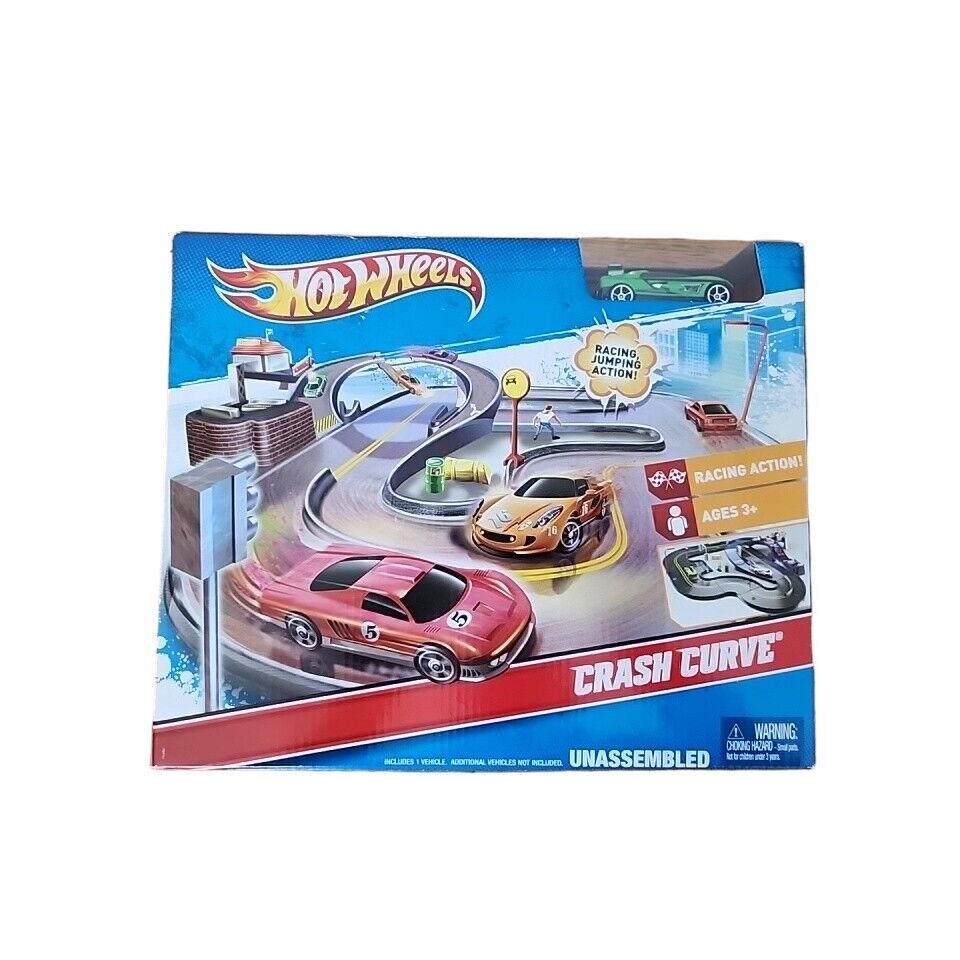 2010 Hot Wheels Crash Curve Playset with Car M9196