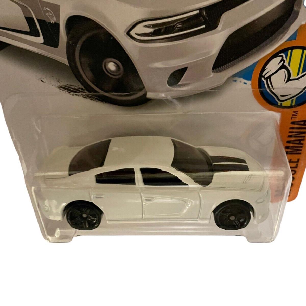 Factory Error-missing Tampos-hot Wheels `15 Dodge Charger Srt Muscle Mania-white