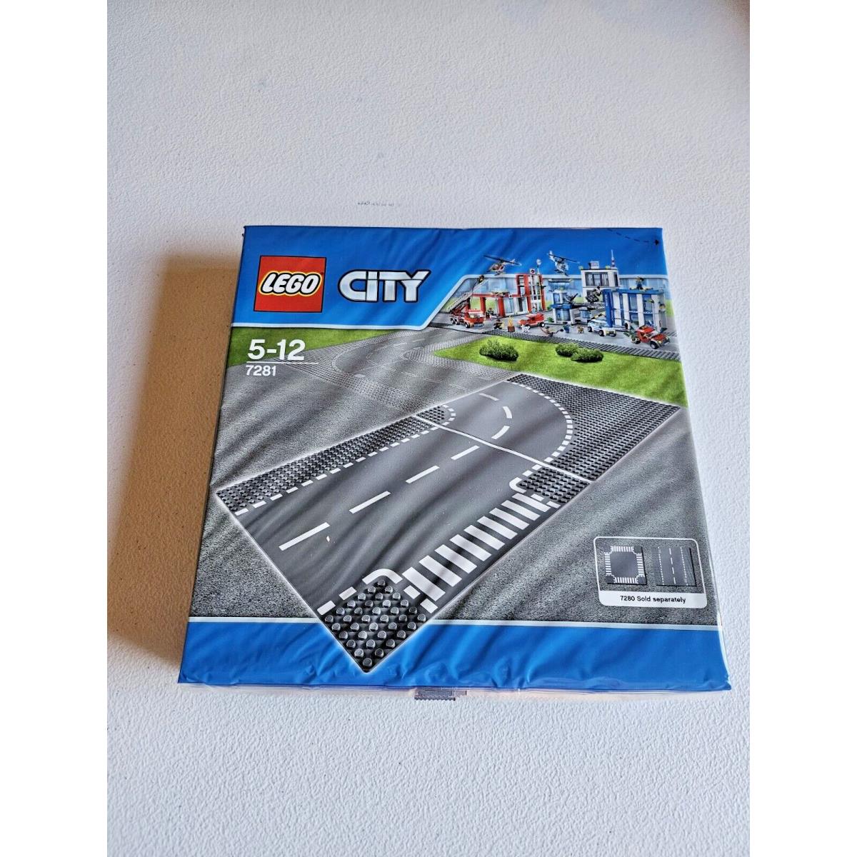 2 Sets of Lego City 7281 T-junction and Curve Plate