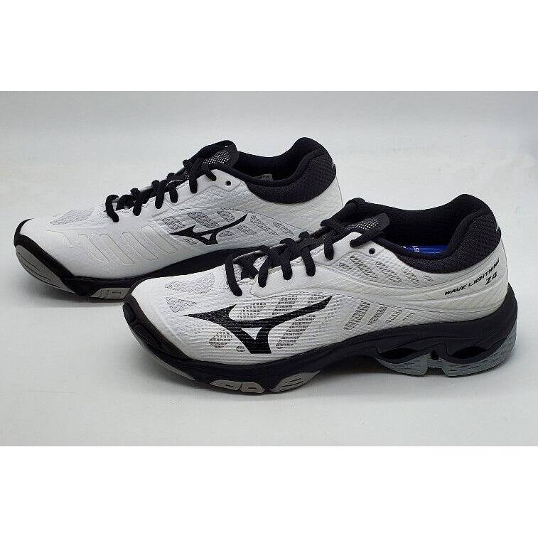 Mizuno Women`s Wave Lightning Z4 Volleyball Shoe - Size 6