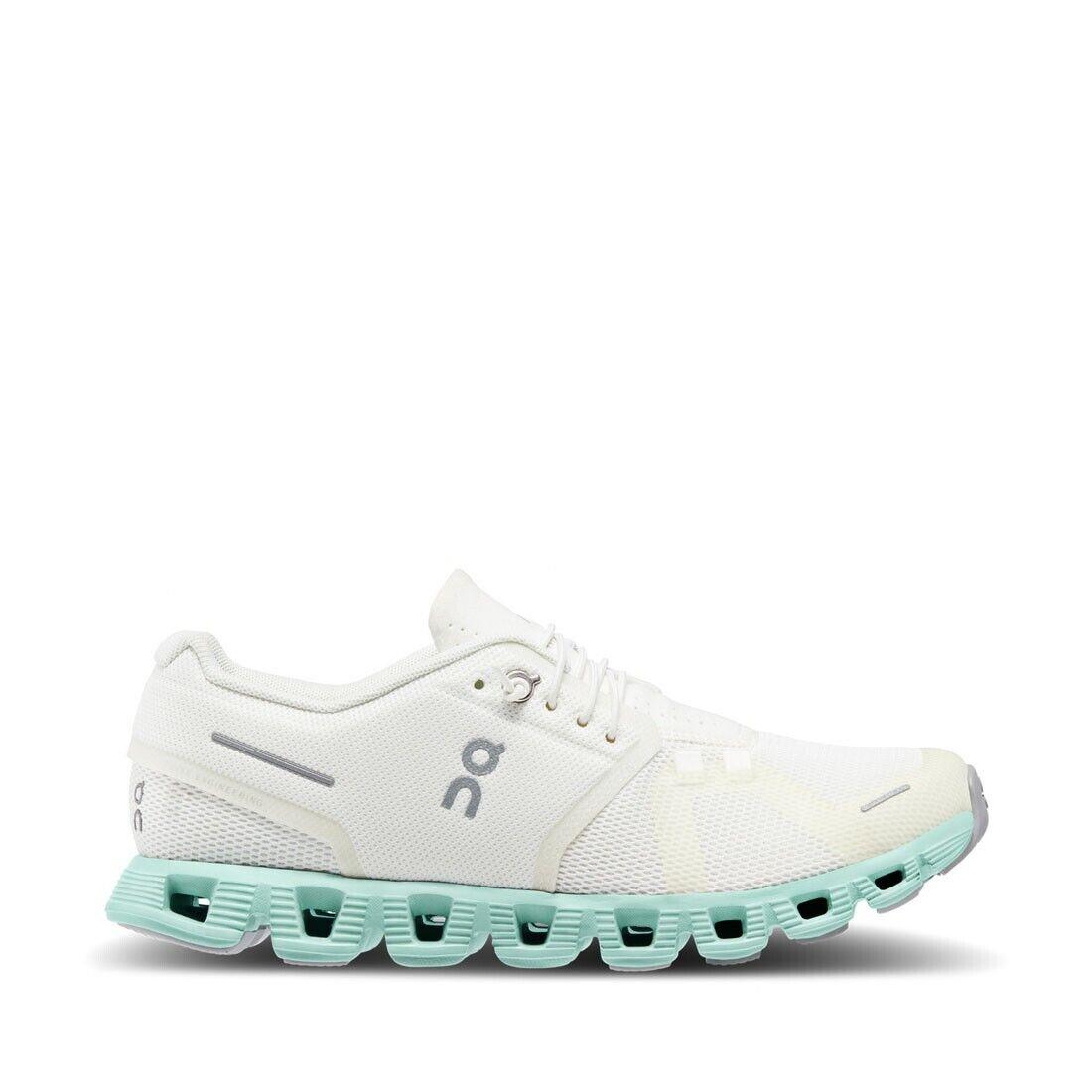 ON Running Men`s Cloud 5 in White/creamy