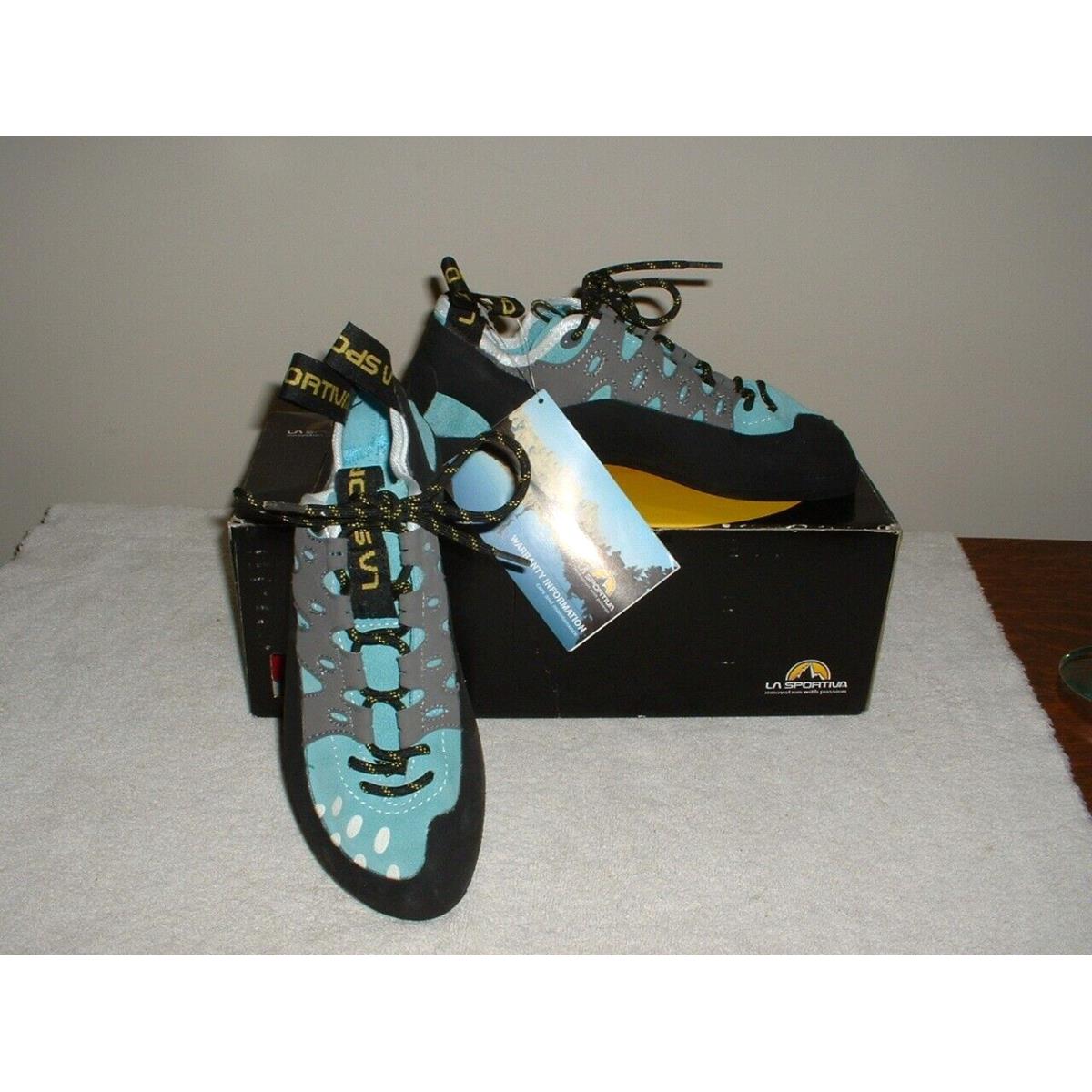 Women`s 7 1/2 La Sportiva Tarantulace Turquoise Climbing Shoes