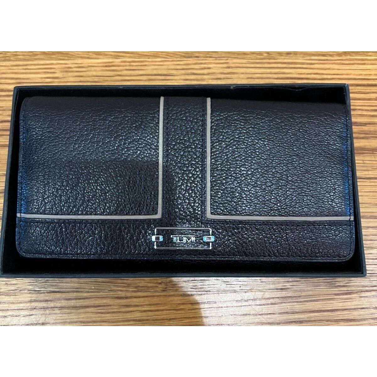 Tumi Chelsea Continental Flap Women`s Wallet Black Leather Bifold Clutch