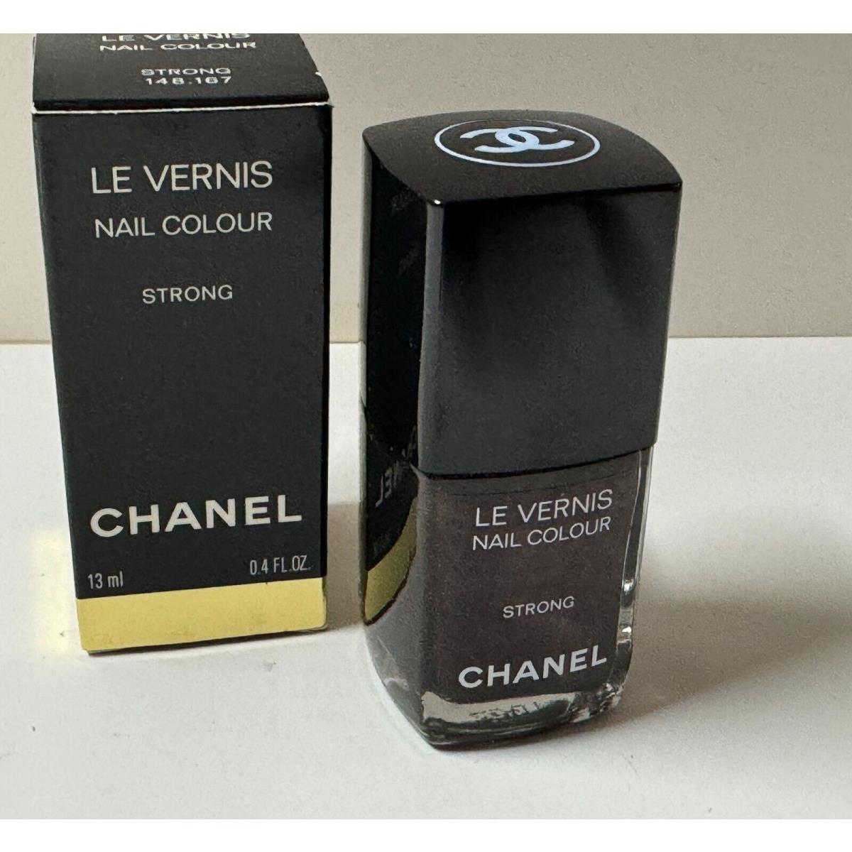 1 x Strong by Chanel Le Vernis Nail Colour Polish