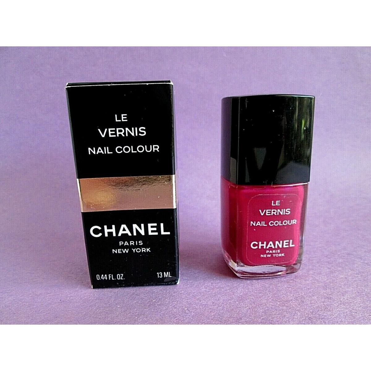 Red no 19 Vintage Chanel Vernis Laque Nail Colour Rouge 156.506