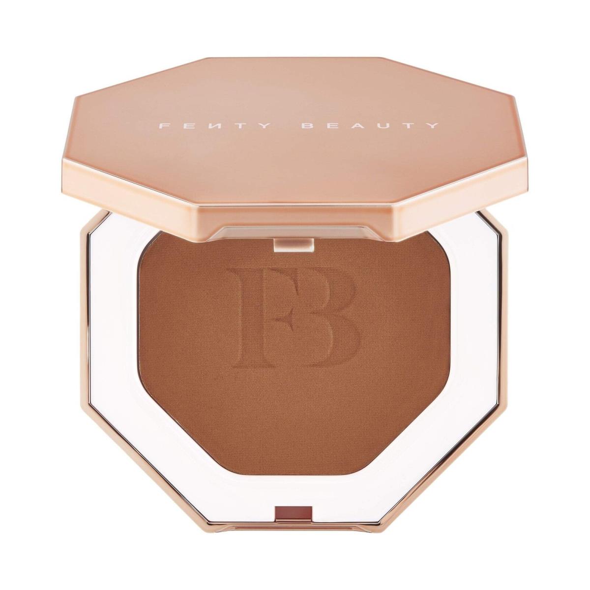 Fenty Beauty by Rihanna Sun Stalk`r Instant Warmth Bronzer Caramel Cutie