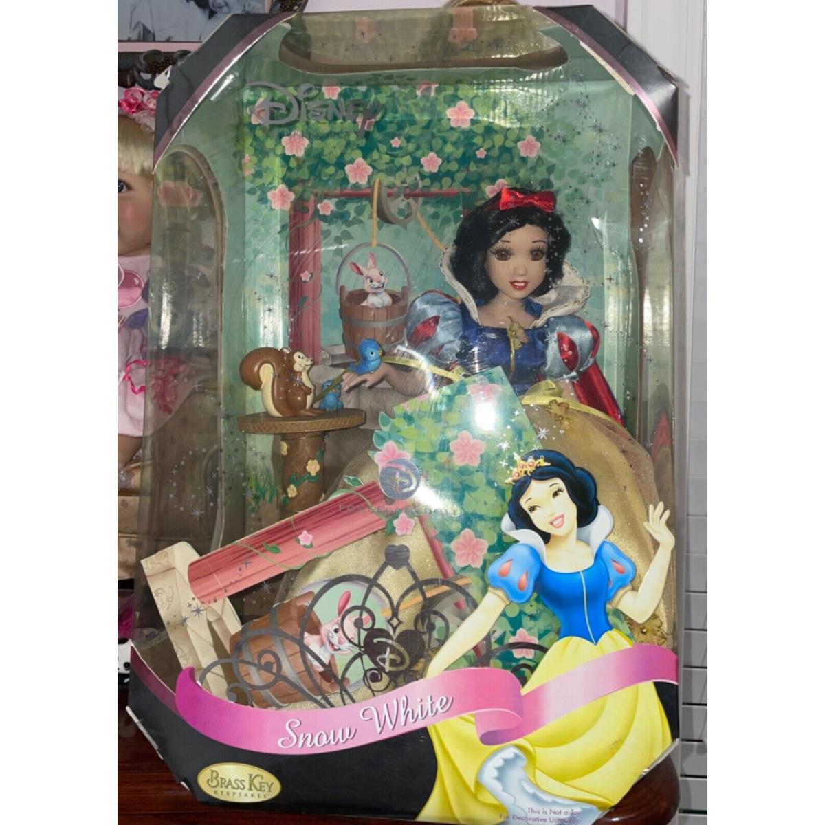 Disney Princess Snow White 2007 Brass Key Porcelain Magical Moments Mint