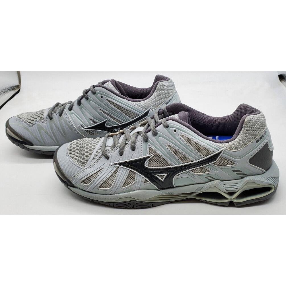 Mizuno Women`s Wave Tornado X2 Volleyball Shoe - Size 11 1/2