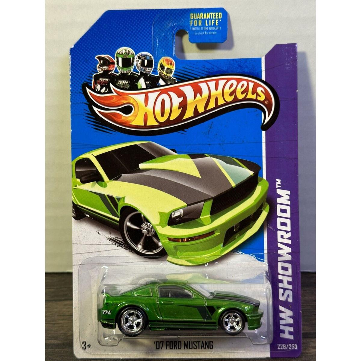 2013 Hot Wheels Super Treasure Hunt 07 Ford Mustang W/protective Case