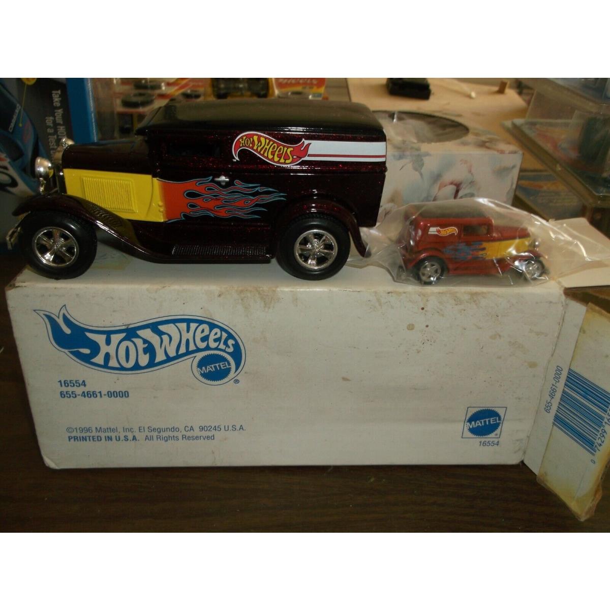 Hot Wheels Bank JC Penny Plus 1/64 Car