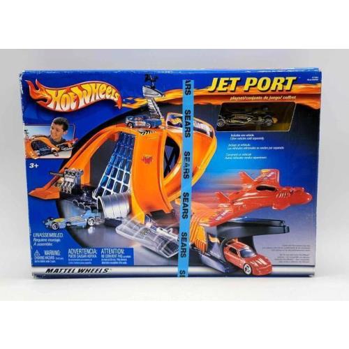 2002 Hot Wheels Jet Port Play Set with Race Car Mattel 47384 Playset