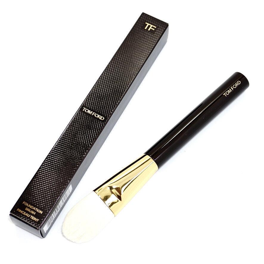 Tom Ford Foundation Brush 01 Fullsize