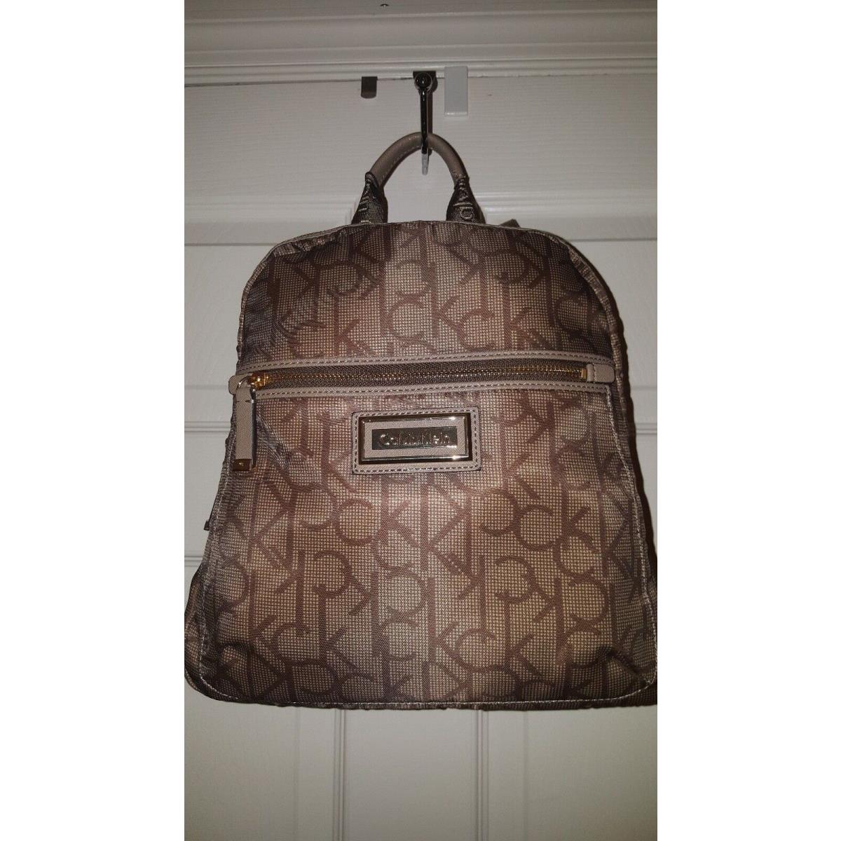 Calvin Klein Dorothy H5DKE4AP Mur Brown Signature Tech Friendly Backpack