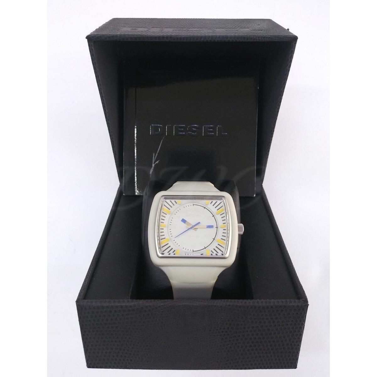 Diesel Men`s Sporty Quartz Analog Watch DZ3015