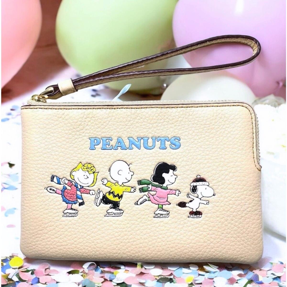 Coach Peanuts Snoopy Corner Zip Ivory Wristlet Bag Snoopy Friends Ice Skating