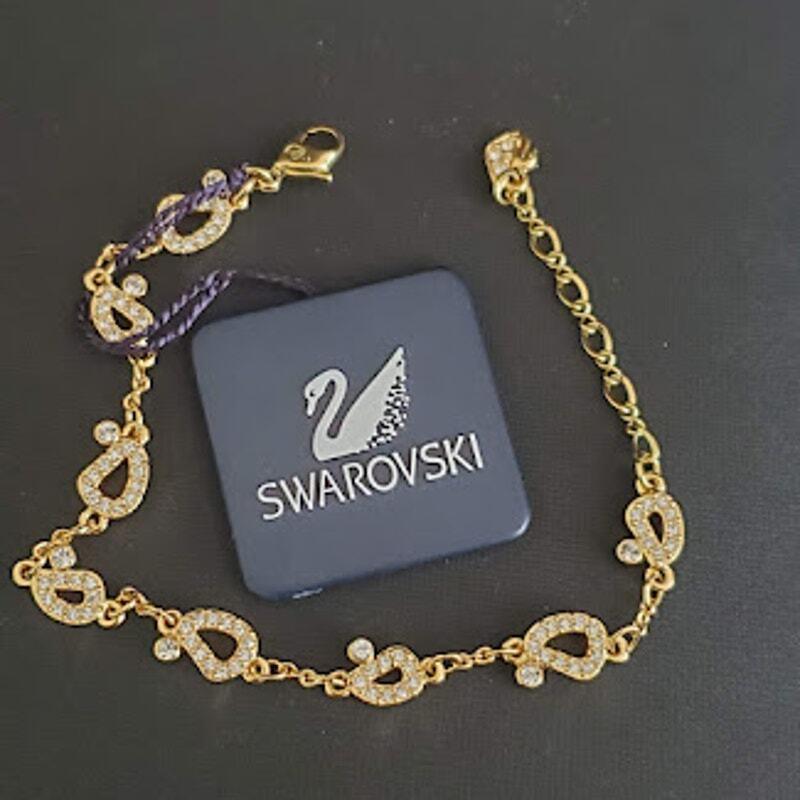 Swarovski Crystal Women`s Gold Plated Clasp Bracelet Fine Jewelry Swan Signed