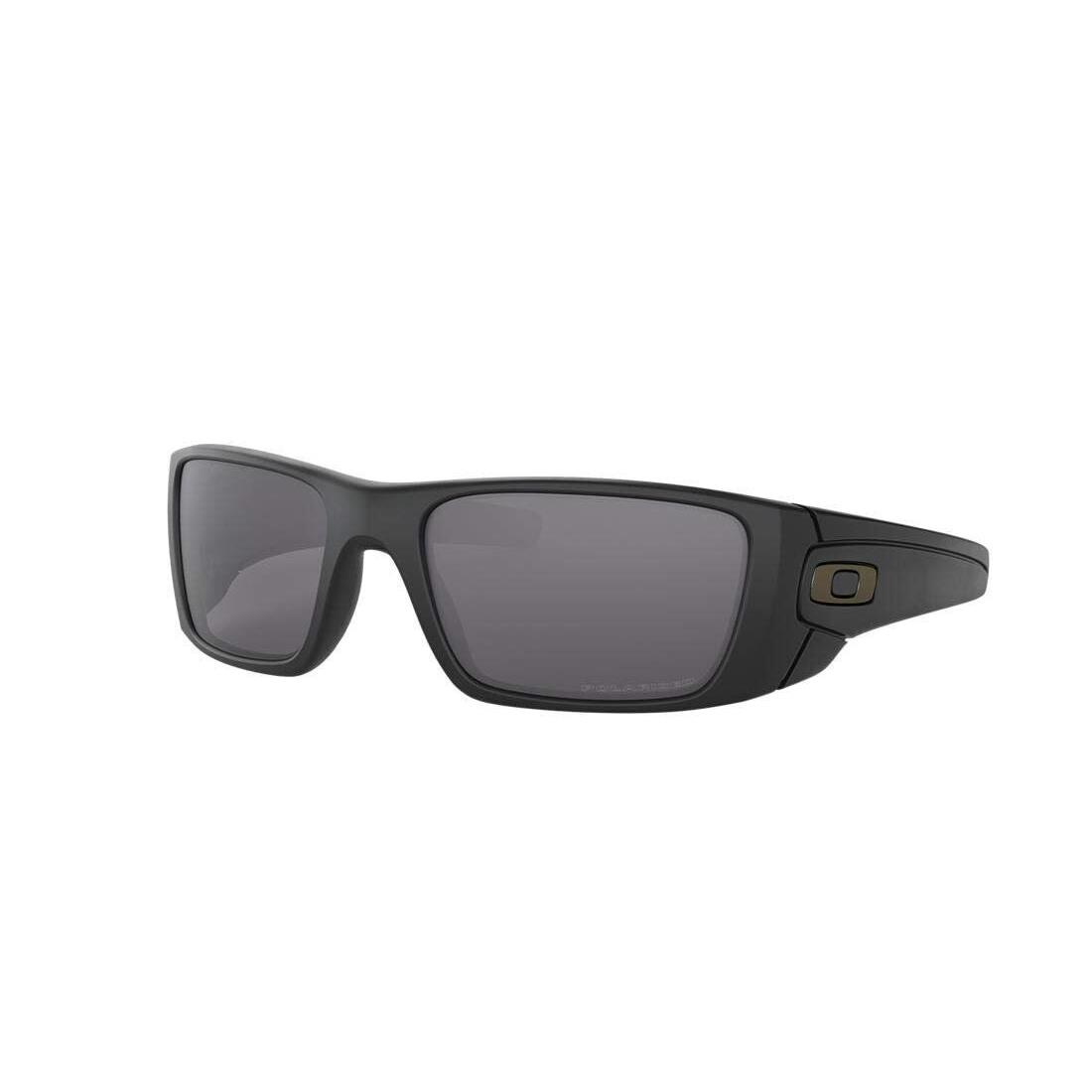 Oakley Men`s OO9096 909605 60mm Fuel Cell Wrap Sunglasses - Frame: Black, Lens: Matte Black/Grey Polarized