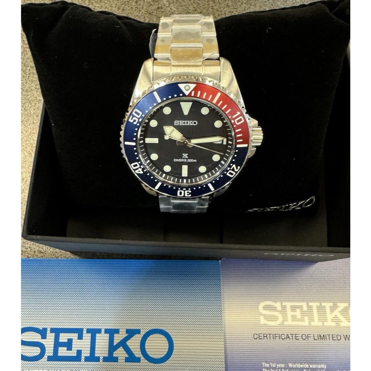 Seiko Solar Diver Blue Dial Steel Bracelet Men`s Watch SNE595