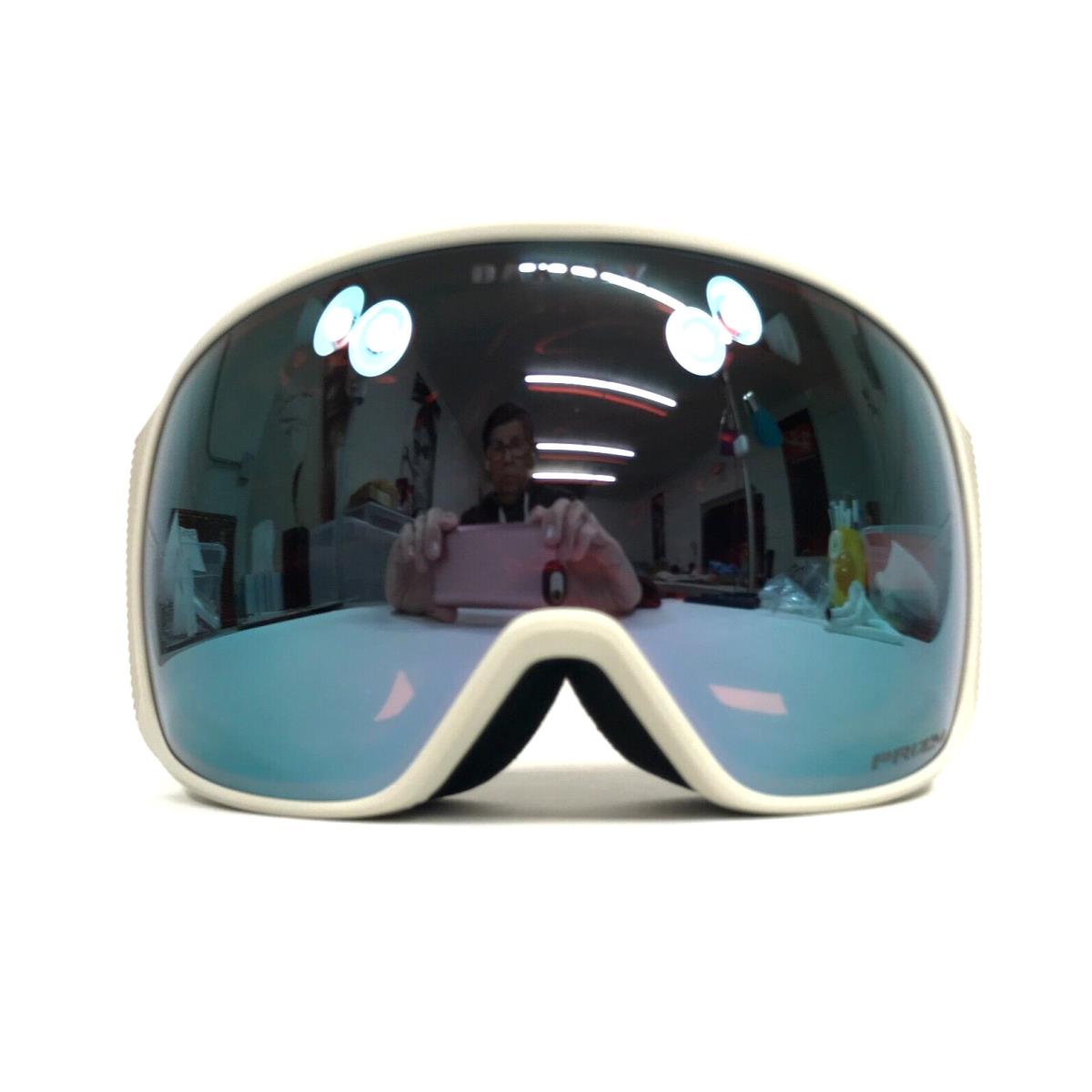 Oakley Snow Goggles Flight Tracker L OO7104-1700 Heathered Grey w Prizm Sapphire - Frame: Multicolor, Lens: Blue