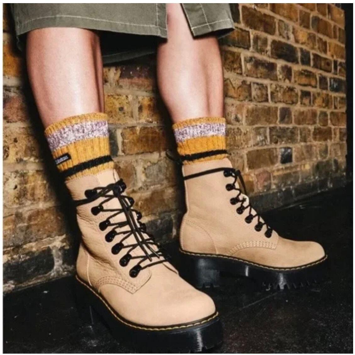 Dr. Martens Leona Boots Women Chunky Heel Sand Size 6 Shoes