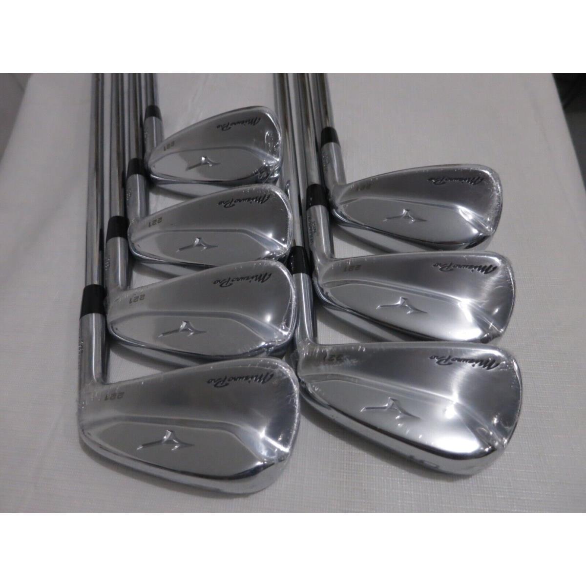 Mizuno Pro 221 Iron Set - 4-PW - Dynamic Gold S300 Stiff Flex Steel