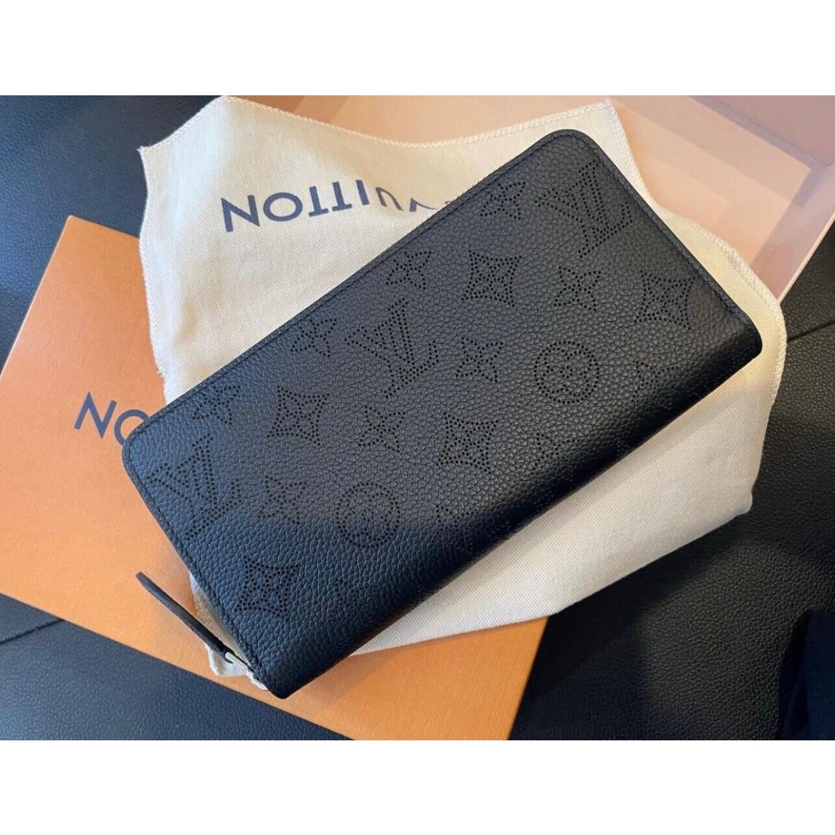 Louis Vuitton Monogram Black Mahina Leather Zippy Wallet