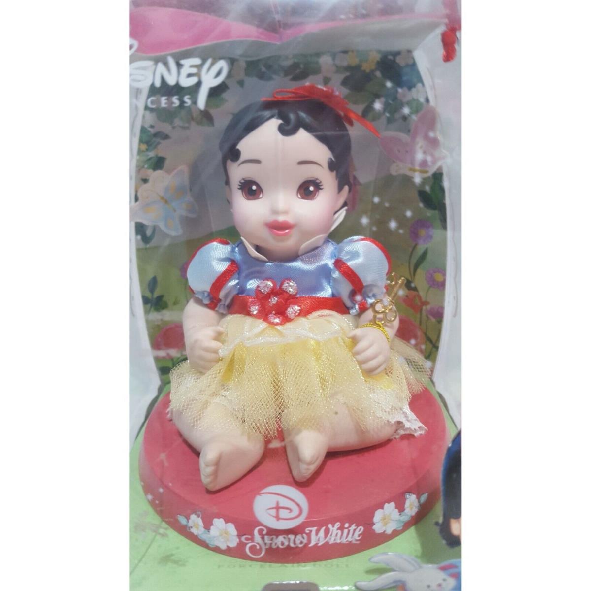 Disney Princess Royal Nursery Porcelain Doll Baby Snow White Brass Key