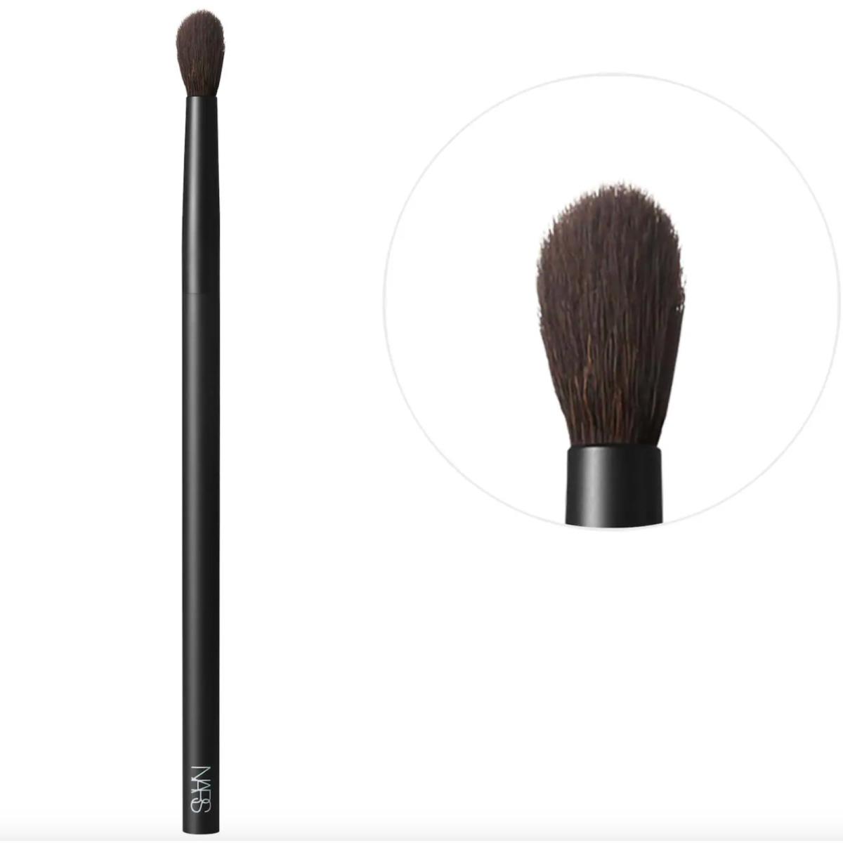 Nars 22 Large Tapered Fluffy Eyeshadow Blending Brush Medium Brush Coverage