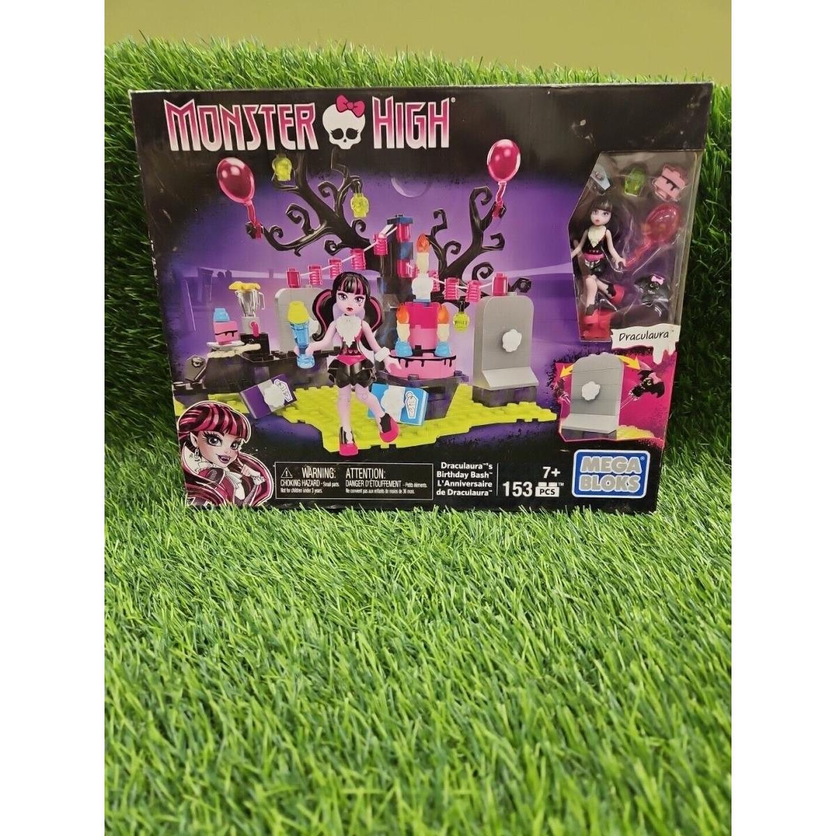 2015 Mega Bloks Monster High Draculaura`s Birthday Bash Play Set