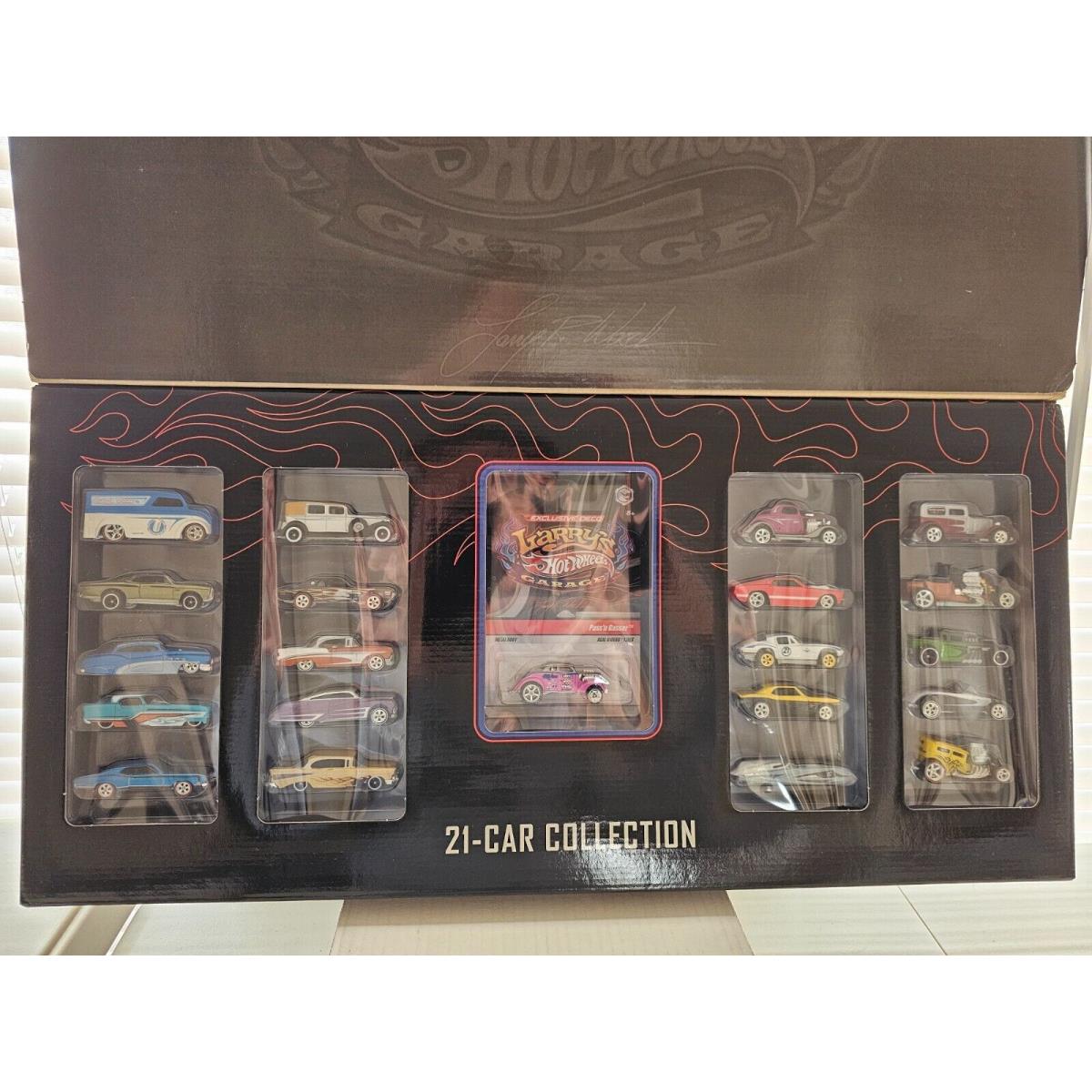 2009 Hot Wheels Larry`s Garage 21-Car Collection Real Riders PR1