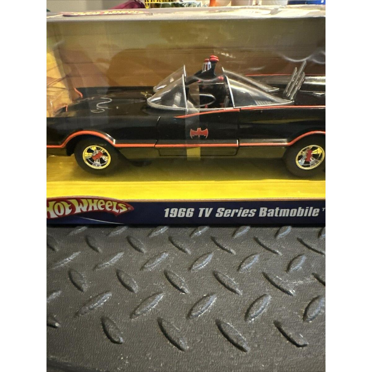 Hot Wheels Elite 1:18 Batmobile 1966 Classic Batman Robin Signed:george Barris