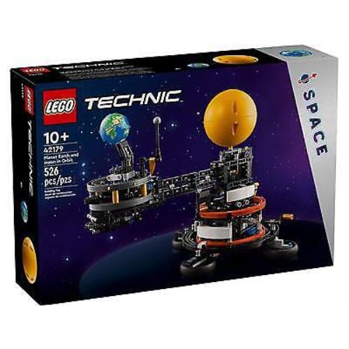 Lego Technic 42179-1 Planet Earth and Moon in Orbit