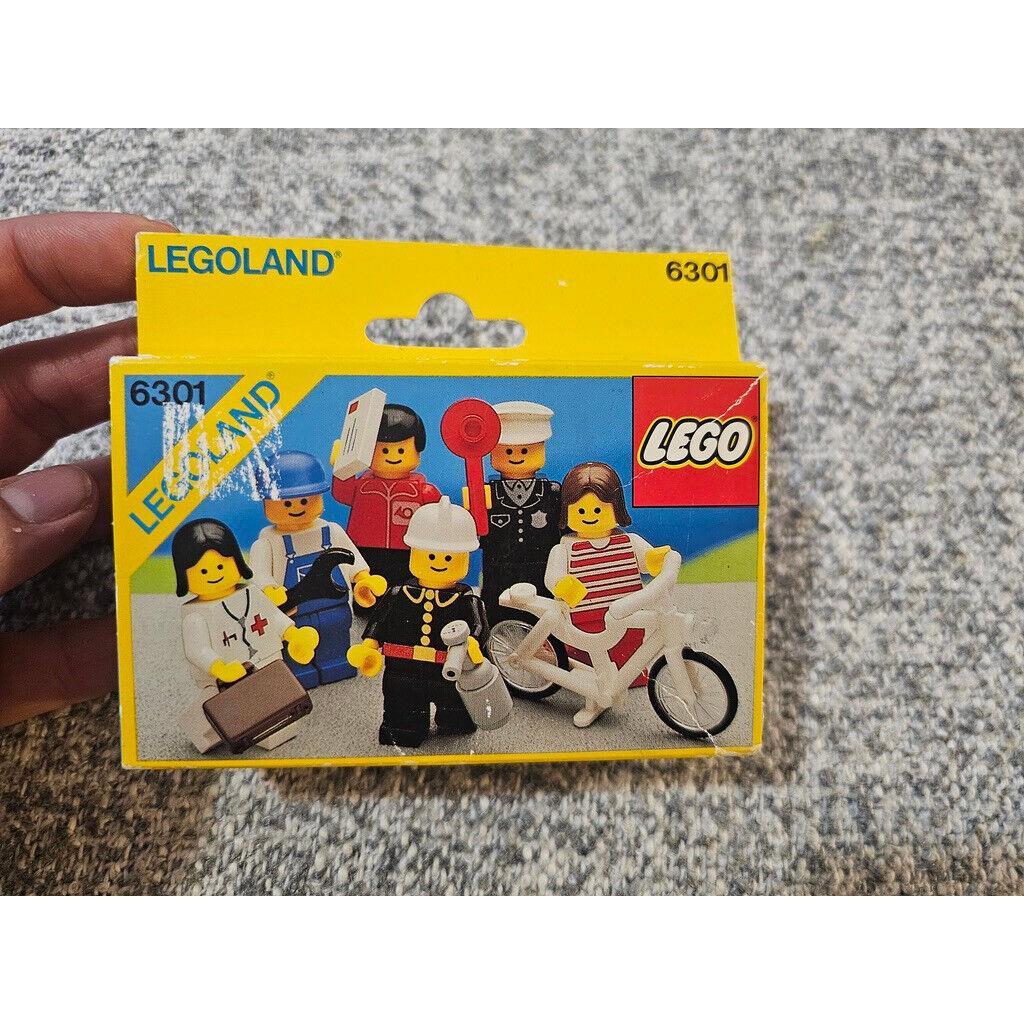 Lego Legoland Town 6301: Town Mini-figures. Rare