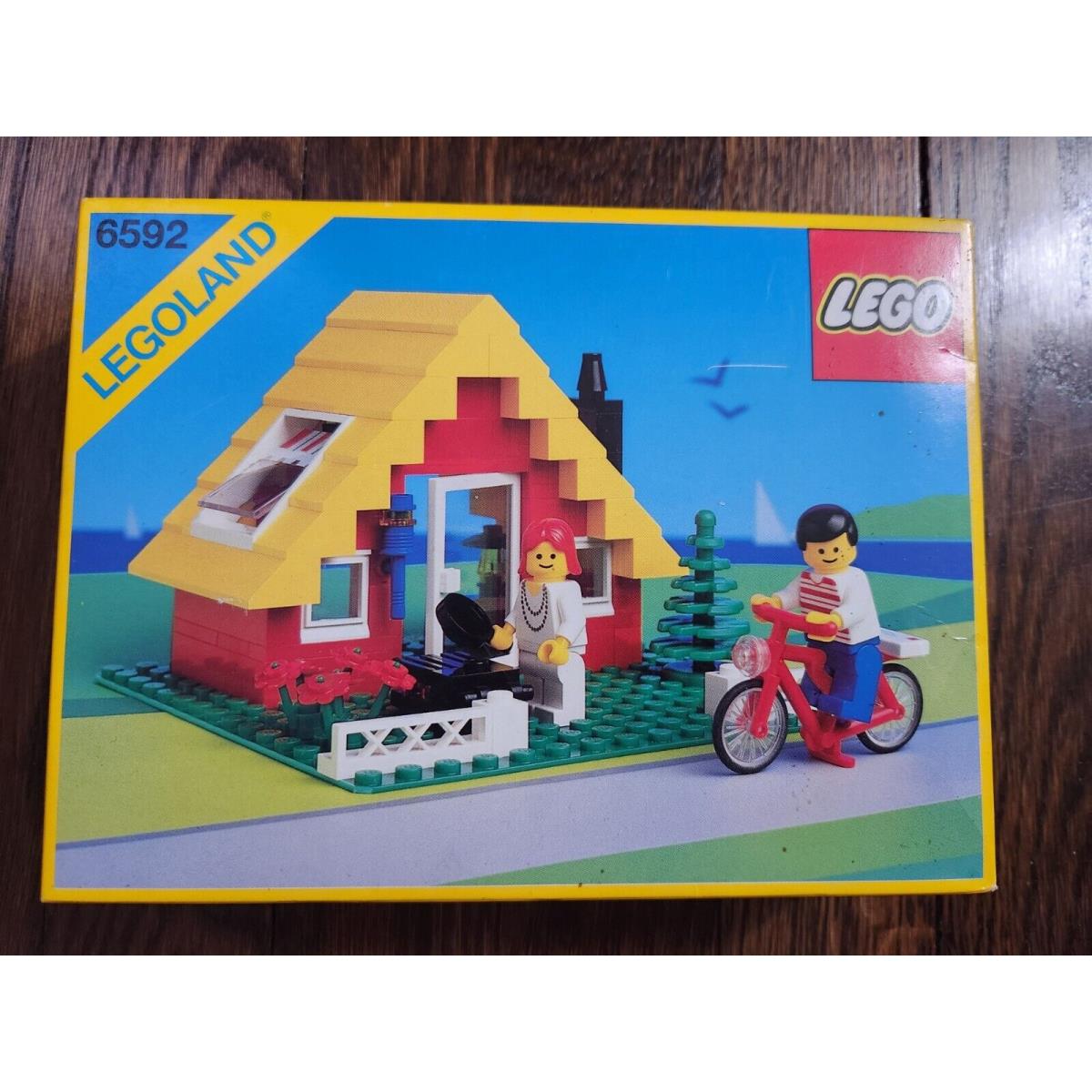 Vintage Lego Town 6592: Vacation Hideaway Weekend Cottage